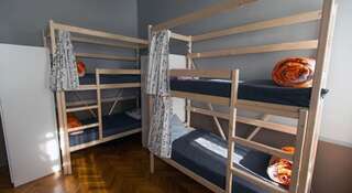Гостиница Artist Hostel na Kievskoy Москва Спальное место на двухъярусной кровати в общем номере для женщин-2