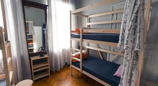Гостиница Artist Hostel na Kievskoy Москва Спальное место на двухъярусной кровати в общем номере для женщин-4