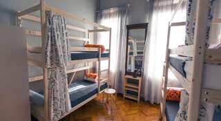 Гостиница Artist Hostel na Kievskoy Москва Спальное место на двухъярусной кровати в общем номере для женщин-1