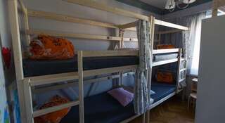 Гостиница Artist Hostel na Kievskoy Москва Спальное место на двухъярусной кровати в общем номере для мужчин и женщин-1
