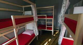 Гостиница Artist Hostel na Kievskoy Москва Спальное место на двухъярусной кровати в общем номере для мужчин-3